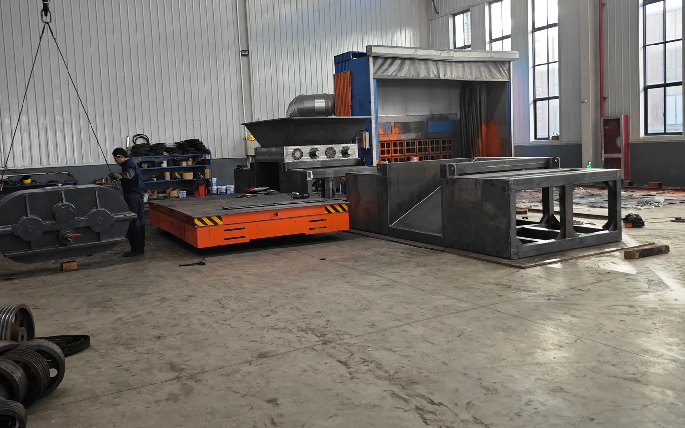 Industrial shredder assembly site in BoRay workshop
