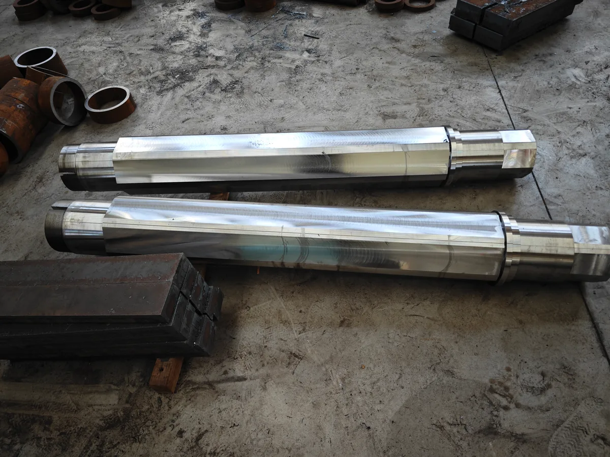 Double shaft shredder heavy-duty main shaft detail