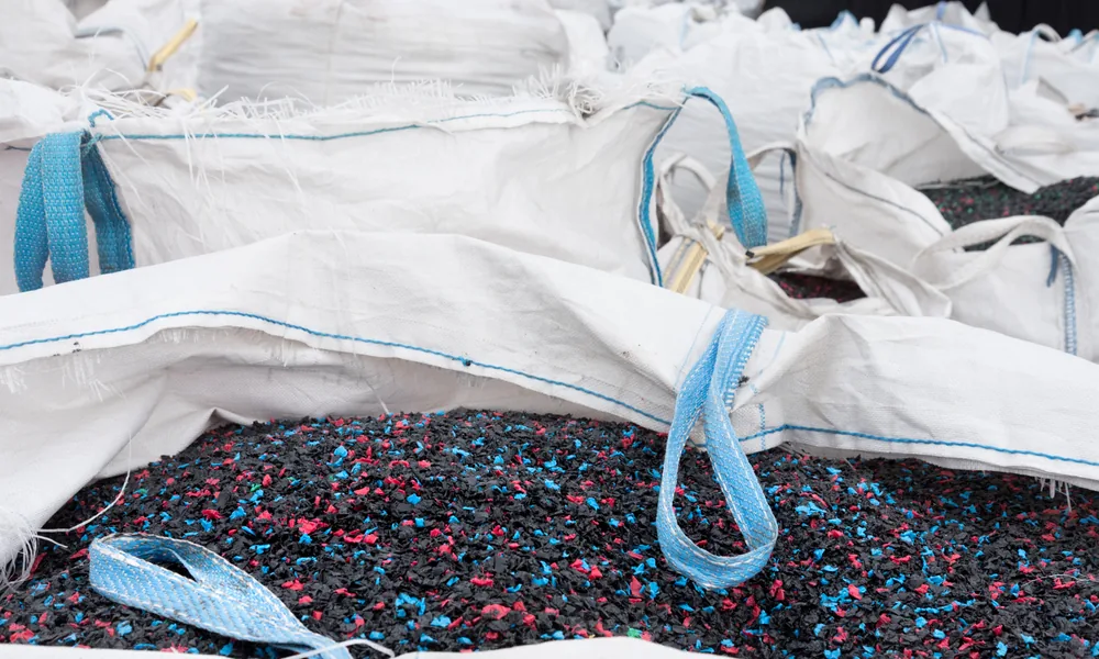 Shredded plastic and mixed fractions for downstream e-waste sorting