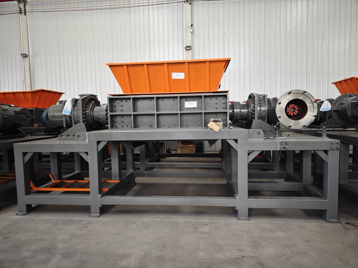 Double shaft shredder machine in BoRay factory