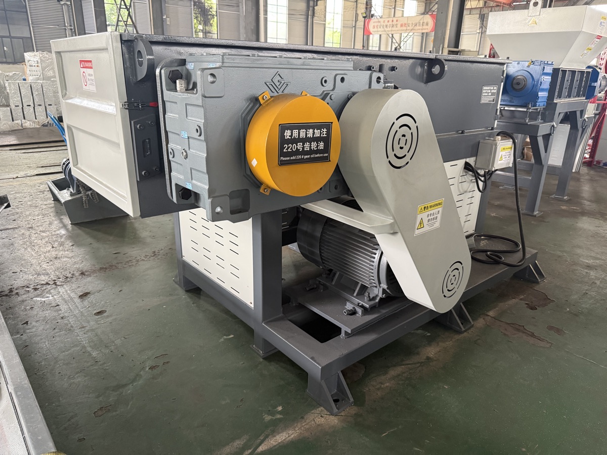 Single shaft shredder machine in BoRay factory