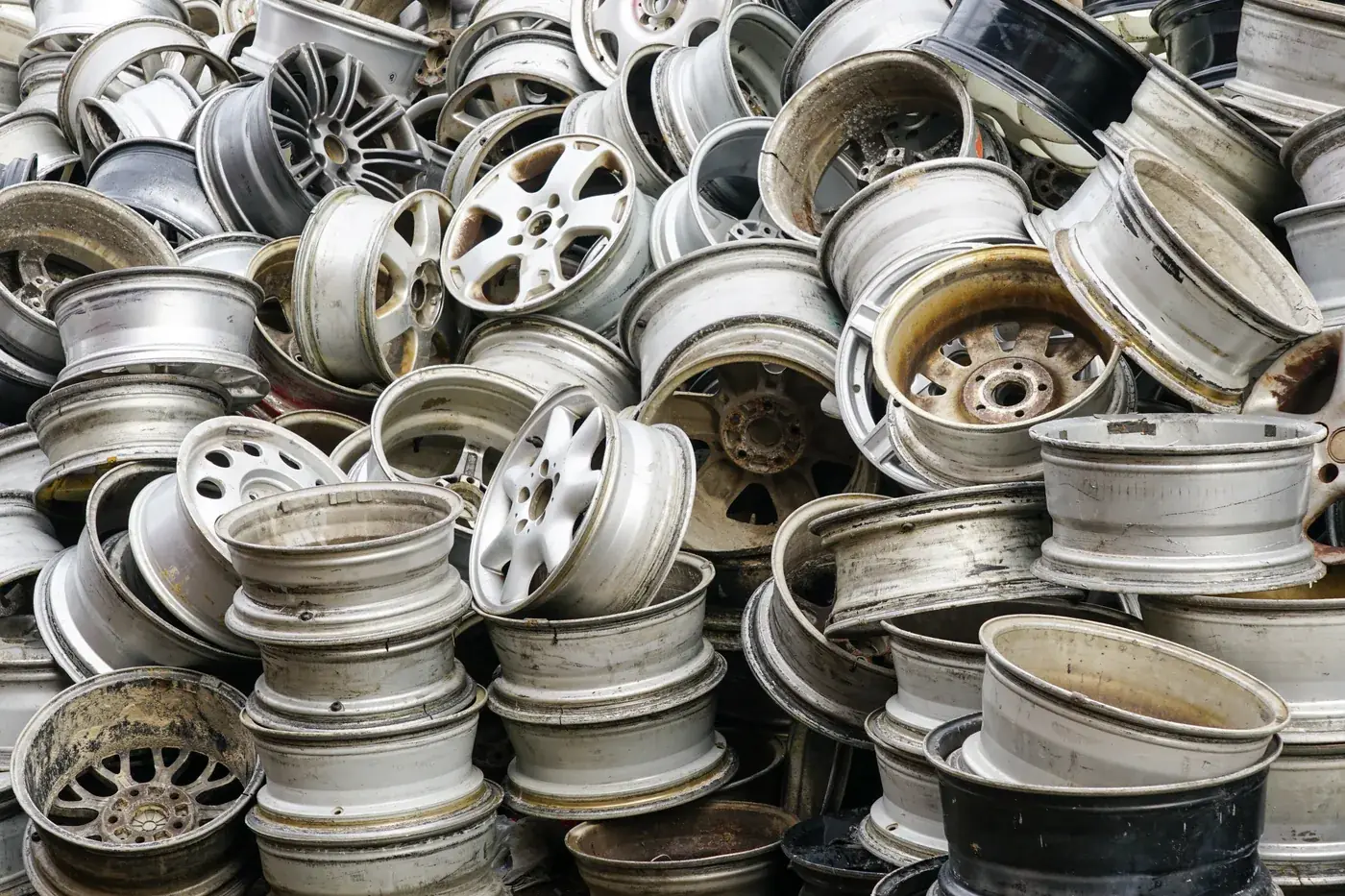 Aluminum alloy scrap and non-ferrous metal waste for shredding