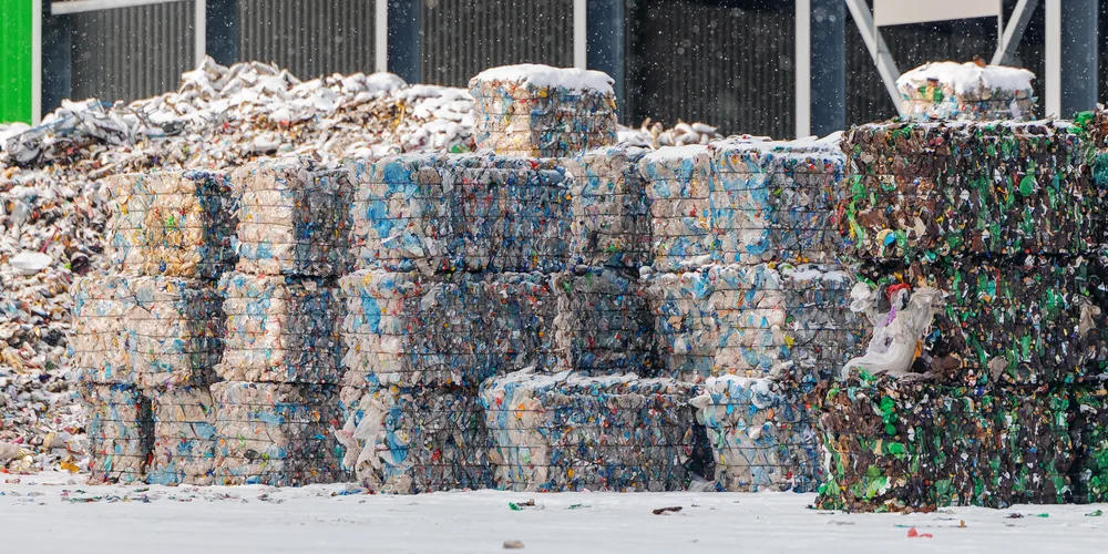 Plastic bottles and containers for recycling shredder pre-processing