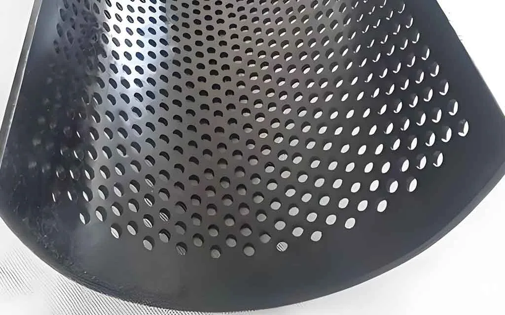 Plastic shredder screen system for output size control