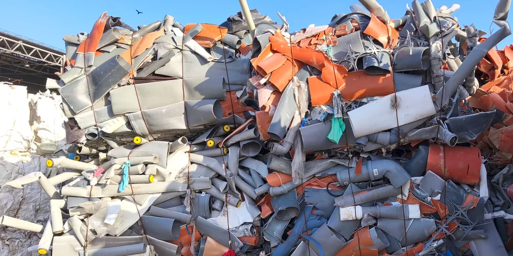 Plastic pipes and profiles for plastic shredder size reduction
