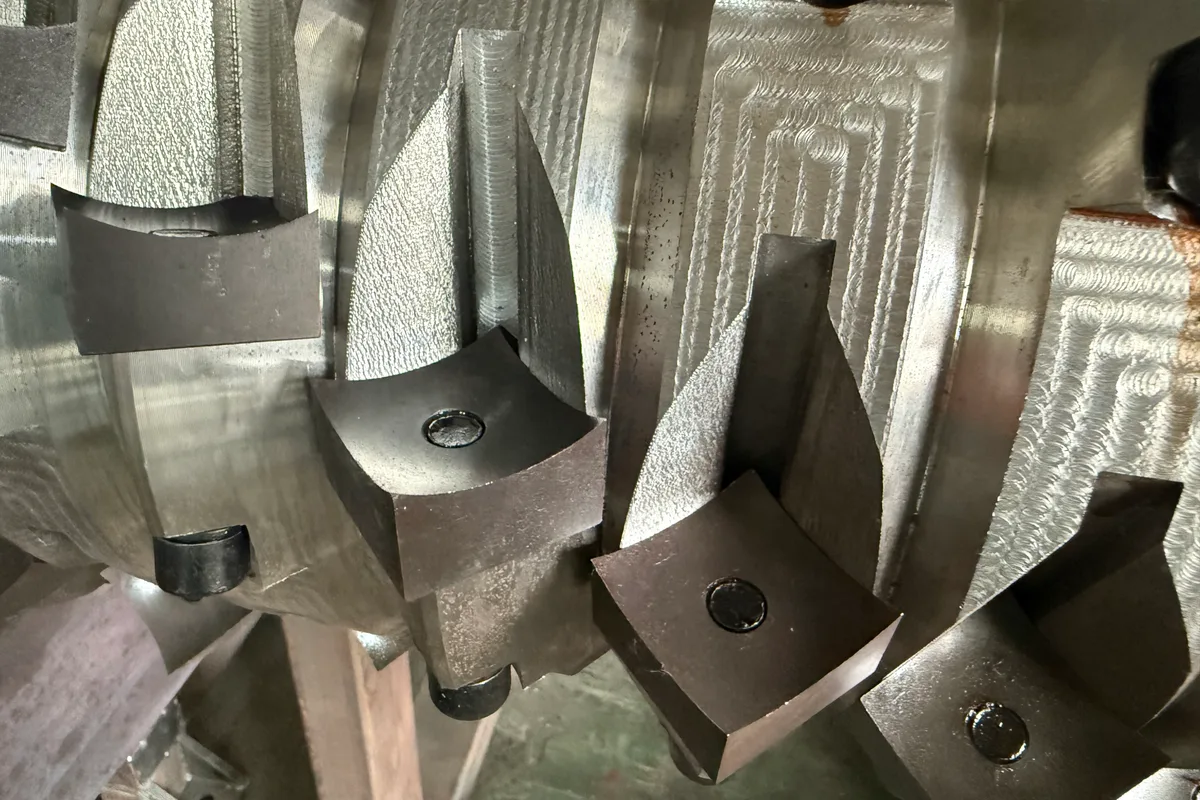 Single shaft shredder alloy cutter detail