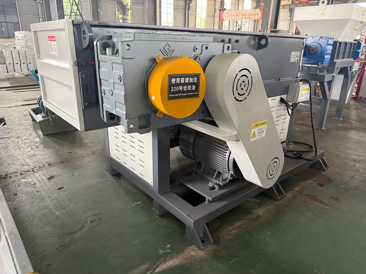 Real single shaft shredder machine in BoRay workshop