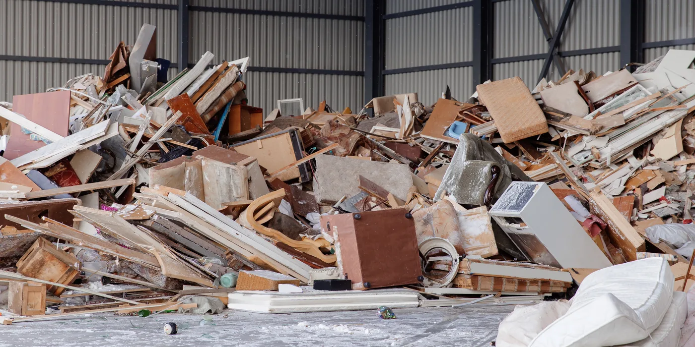 Construction and demolition waste for shredder pre-processing