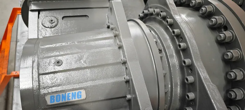 Heavy-duty gearbox for industrial tire shredder drive system